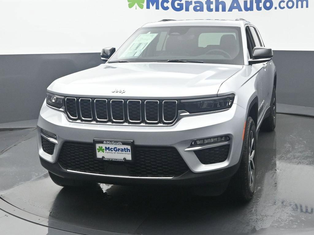 2024 Jeep Grand Cherokee Vehicle Photo in Cedar Rapids, IA 52402