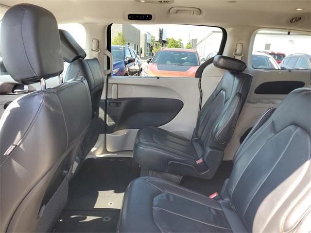 2017 Chrysler Pacifica Vehicle Photo in GRAND BLANC, MI 48439-8139