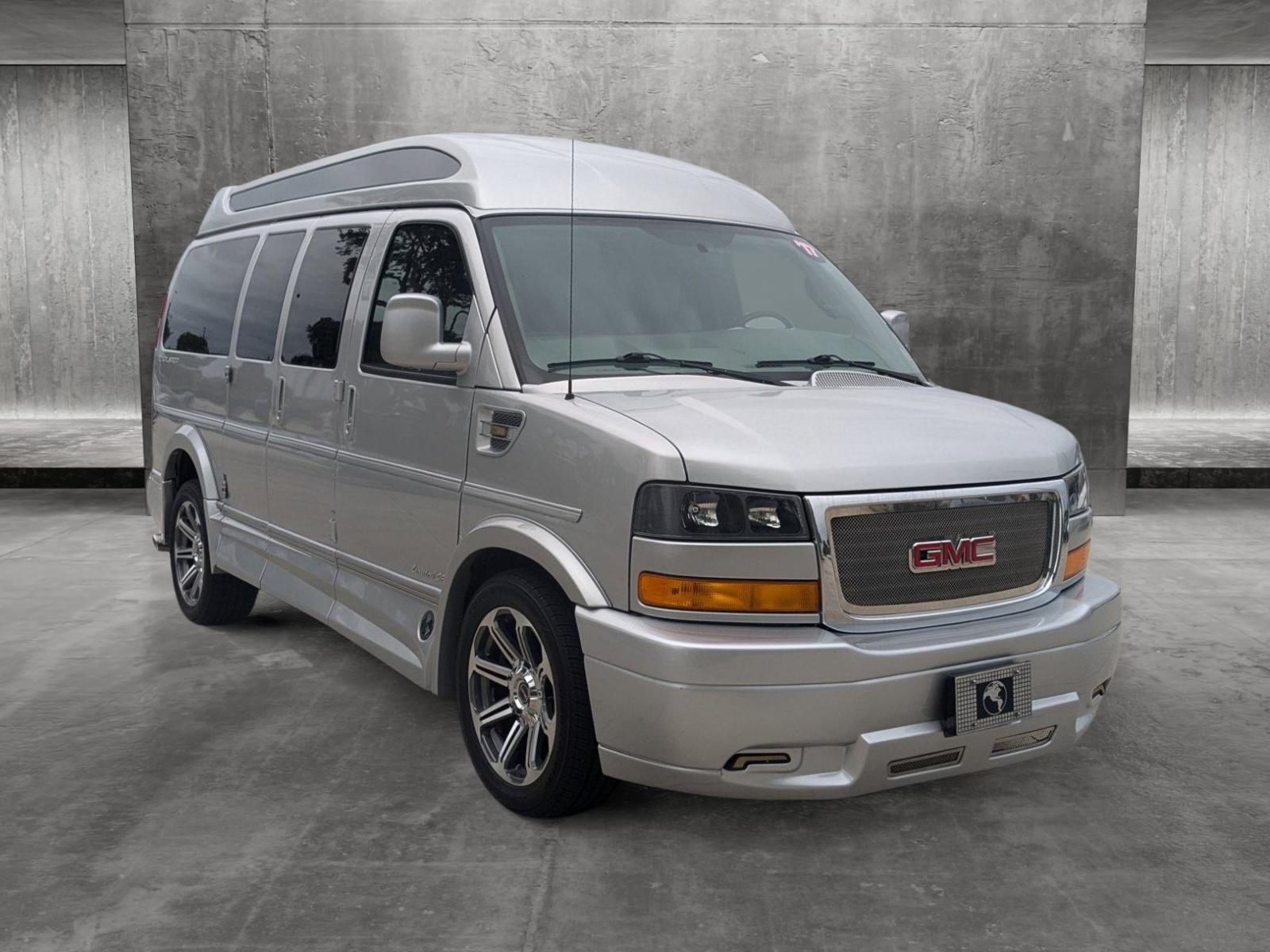 2017 GMC Savana Cargo Van Vehicle Photo in Davie, FL 33331