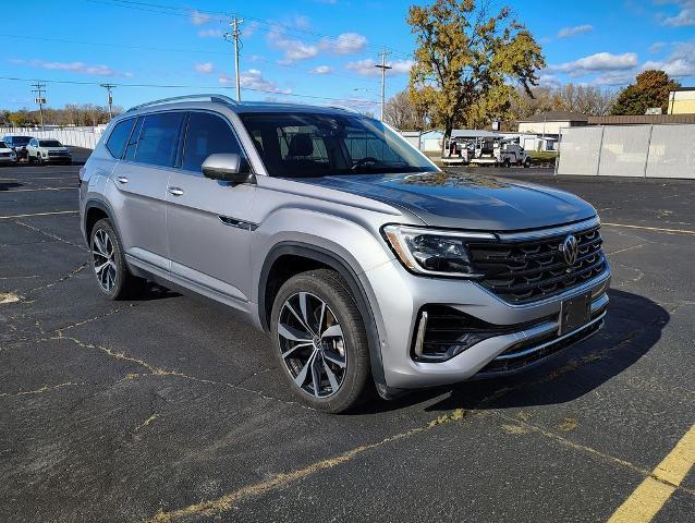 2024 Volkswagen Atlas Vehicle Photo in GREEN BAY, WI 54304-5303