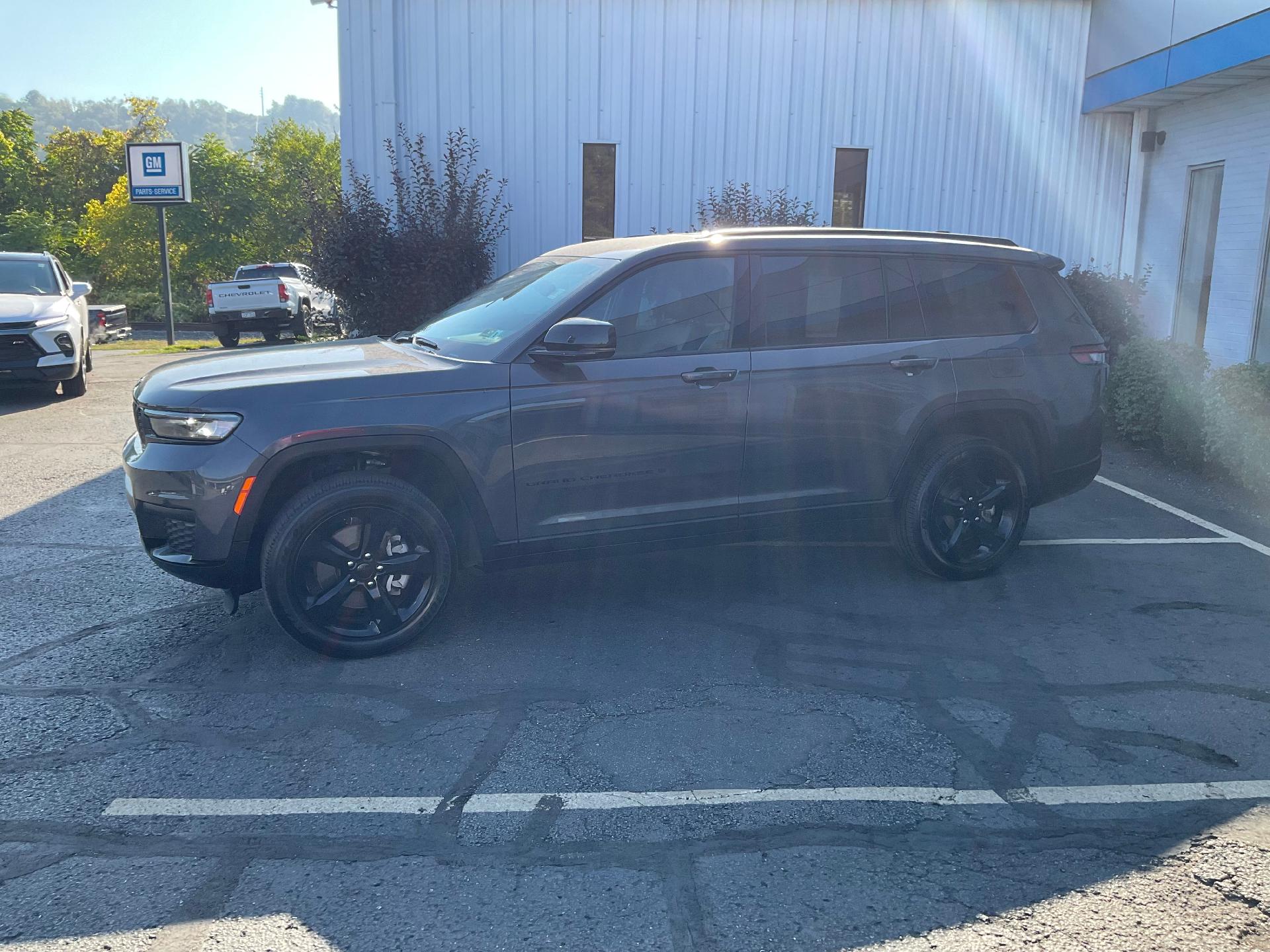 Used 2023 Jeep Grand Cherokee L Altitude with VIN 1C4RJKAGXP8732160 for sale in Moundsville, WV