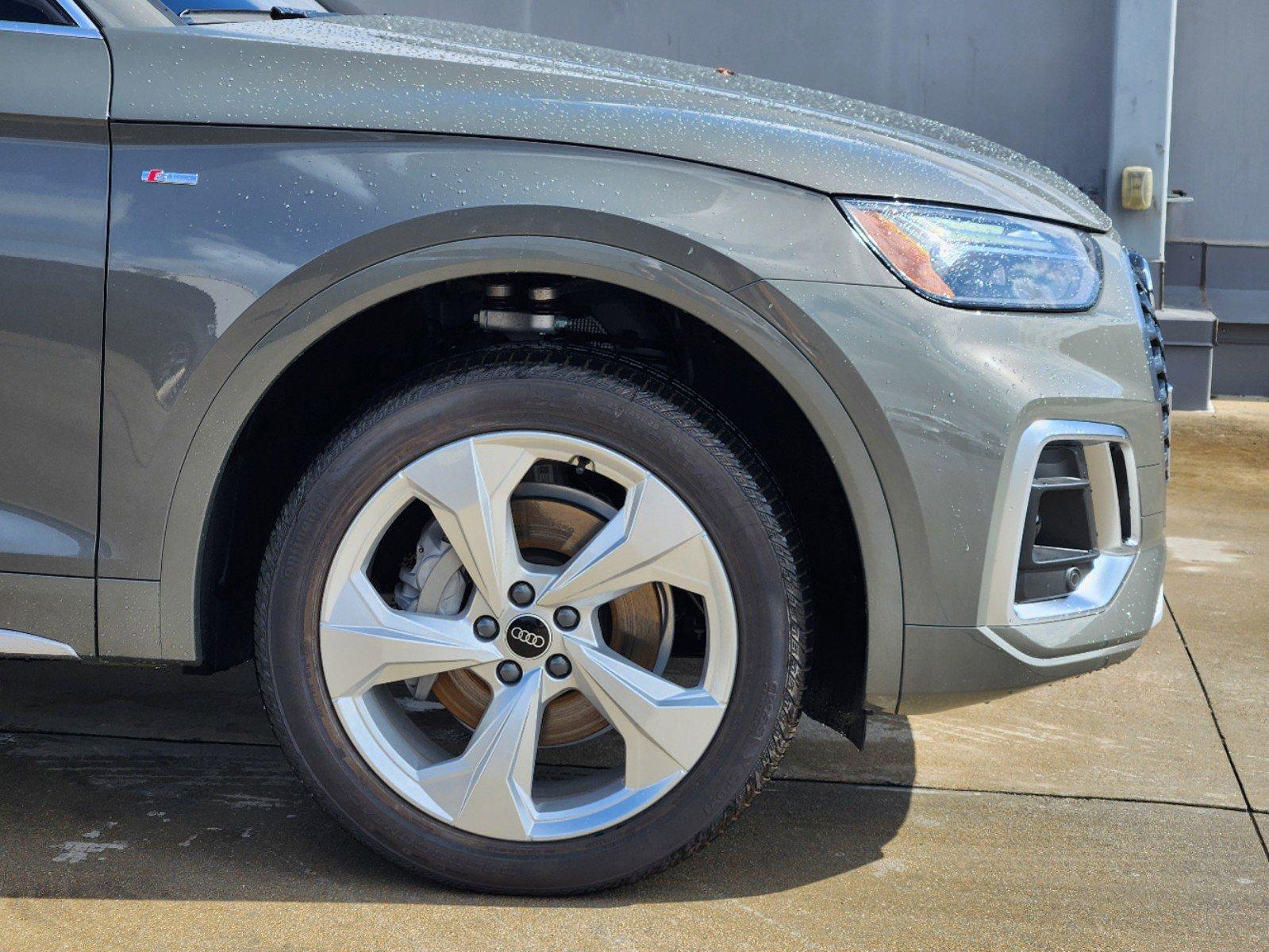 2025 Audi Q5 Sportback Vehicle Photo in SUGAR LAND, TX 77478