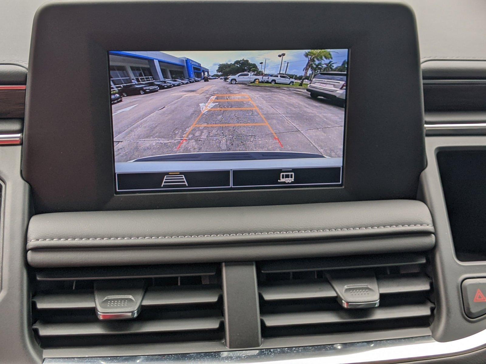 2024 Chevrolet Suburban Vehicle Photo in PEMBROKE PINES, FL 33024-6534