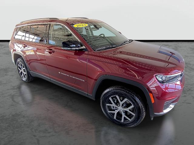 2023 Jeep Grand Cherokee L Vehicle Photo in WENTZVILLE, MO 63385-1017