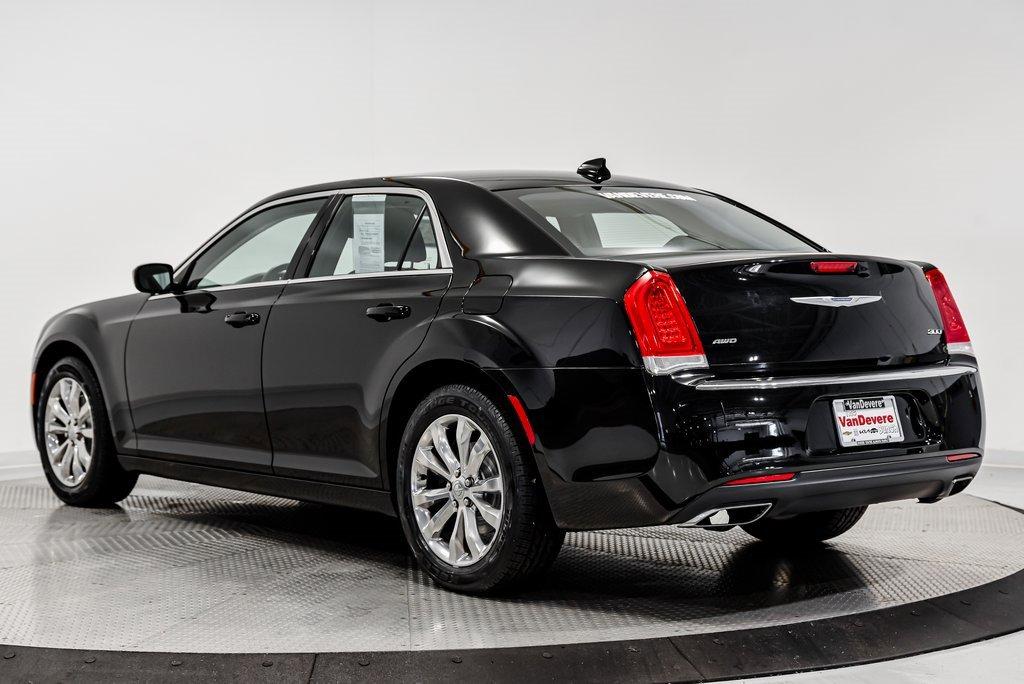 2018 Chrysler 300 Vehicle Photo in AKRON, OH 44320-4088