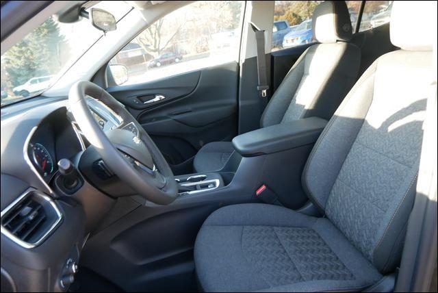 2024 Chevrolet Equinox Vehicle Photo in MAPLEWOOD, MN 55119-4794