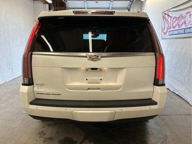 2017 Cadillac Escalade Vehicle Photo in RED SPRINGS, NC 28377-1640