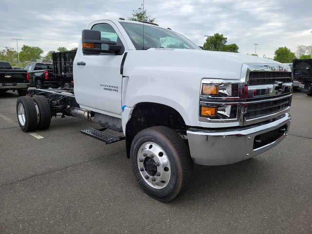 2024 Chevrolet Silverado 5500 HD Vehicle Photo in DANBURY, CT 06810-5034