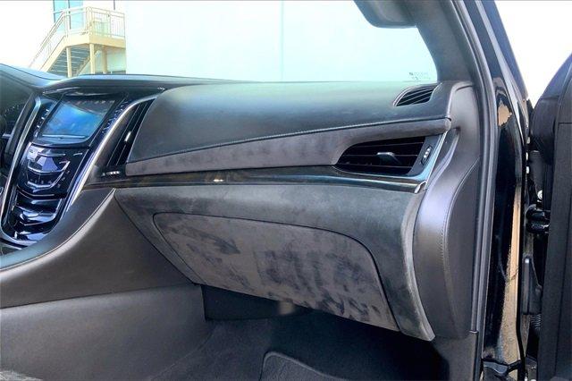 2019 Cadillac Escalade Vehicle Photo in TOPEKA, KS 66609-0000