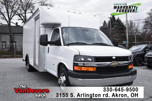 2022 Chevrolet Express Commercial Cutaway Vehicle Photo in Akron, OH 44312