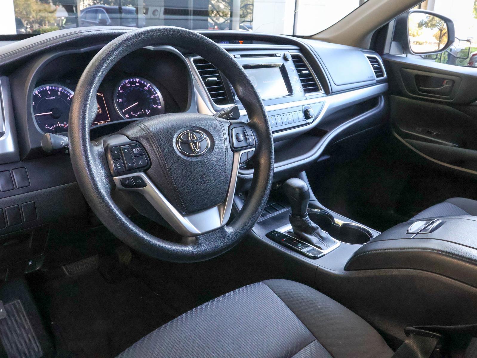 2017 Toyota Highlander Vehicle Photo in DALLAS, TX 75209-3095