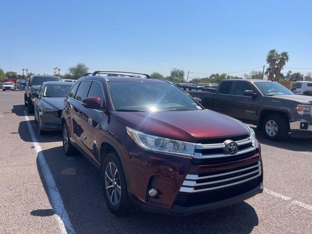 Used 2019 Toyota Highlander XLE with VIN 5TDKZRFH3KS355390 for sale in Phoenix, AZ