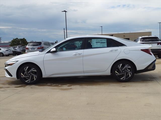 2024 Hyundai ELANTRA Vehicle Photo in Peoria, IL 61615