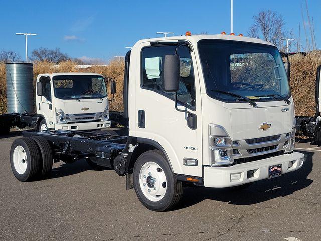 2024 Chevrolet Low Cab Forward 4500 Vehicle Photo in DANBURY, CT 06810-5034