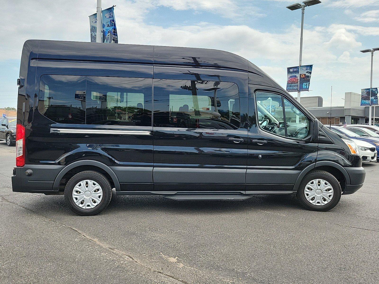 2017 Ford Transit Wagon Vehicle Photo in Plainfield, IL 60586