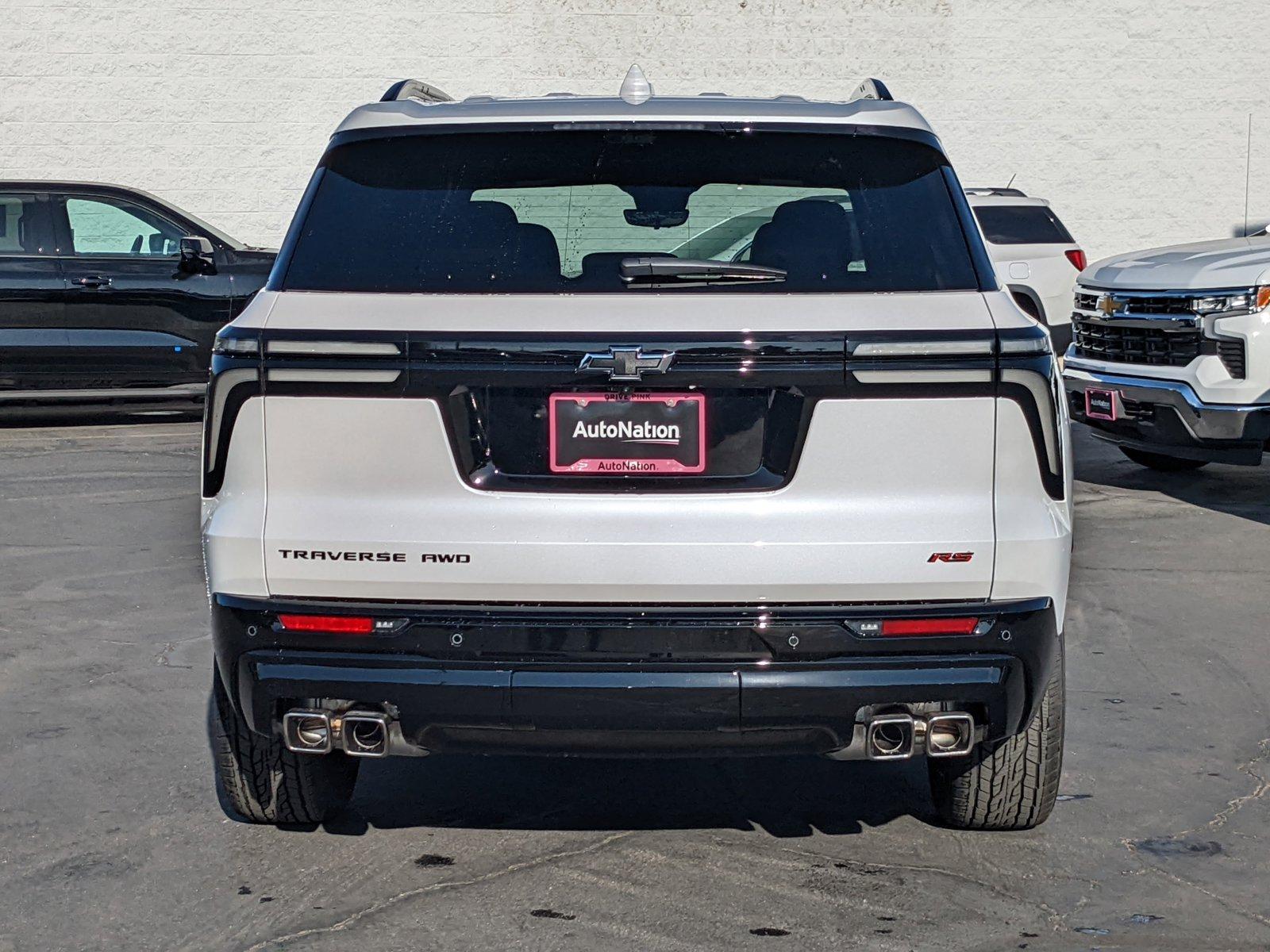 2024 Chevrolet Traverse Vehicle Photo in VALENCIA, CA 91355-1705