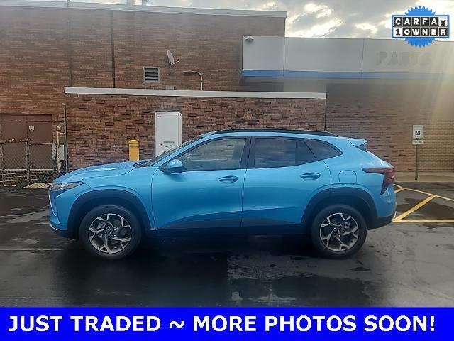 2025 Chevrolet Trax Vehicle Photo in Plainfield, IL 60586