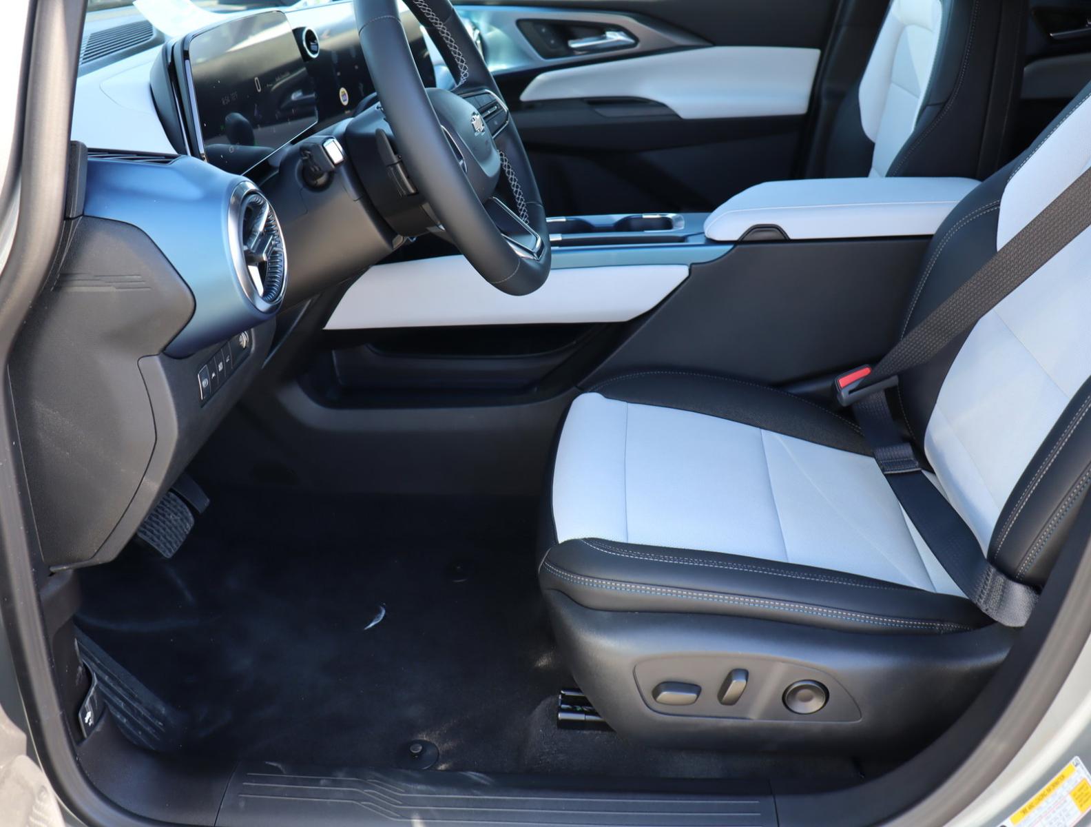 2025 Chevrolet Equinox EV Vehicle Photo in LOS ANGELES, CA 90007-3794