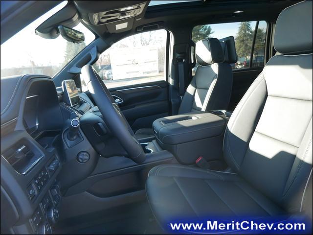 2023 Chevrolet Suburban Vehicle Photo in MAPLEWOOD, MN 55119-4794