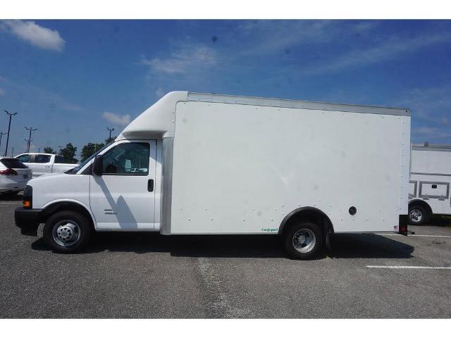 2023 Chevrolet Express Cutaway 4500 Vehicle Photo in ALCOA, TN 37701-3235