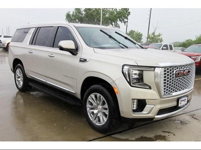 2024 GMC Yukon XL Vehicle Photo in ROSENBERG, TX 77471-5675