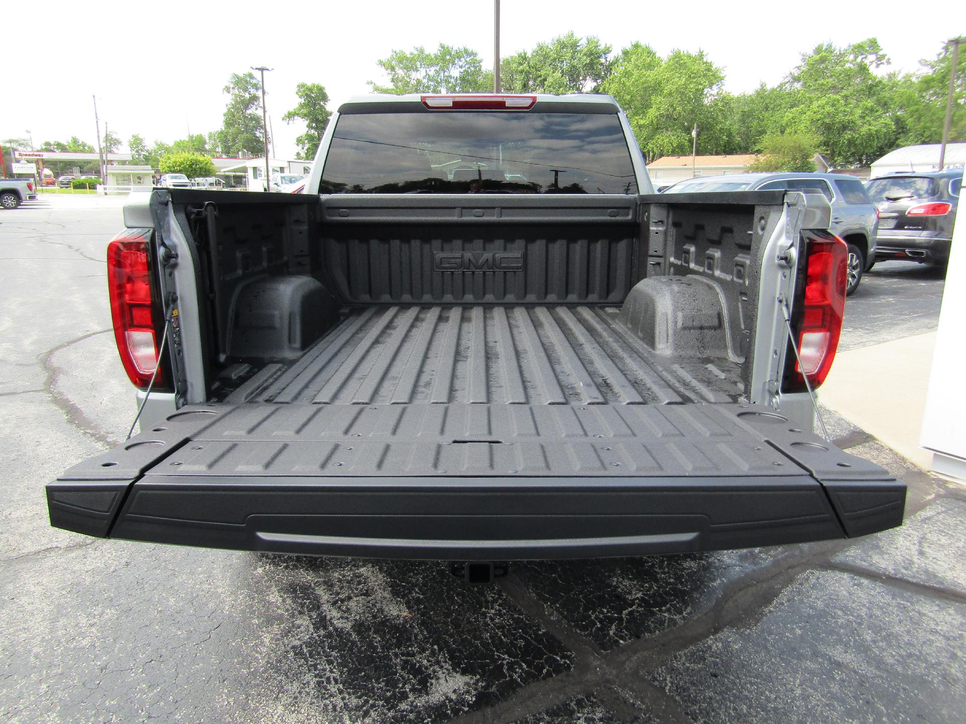 2024 GMC Sierra 1500 Vehicle Photo in GREENVILLE, OH 45331-1026