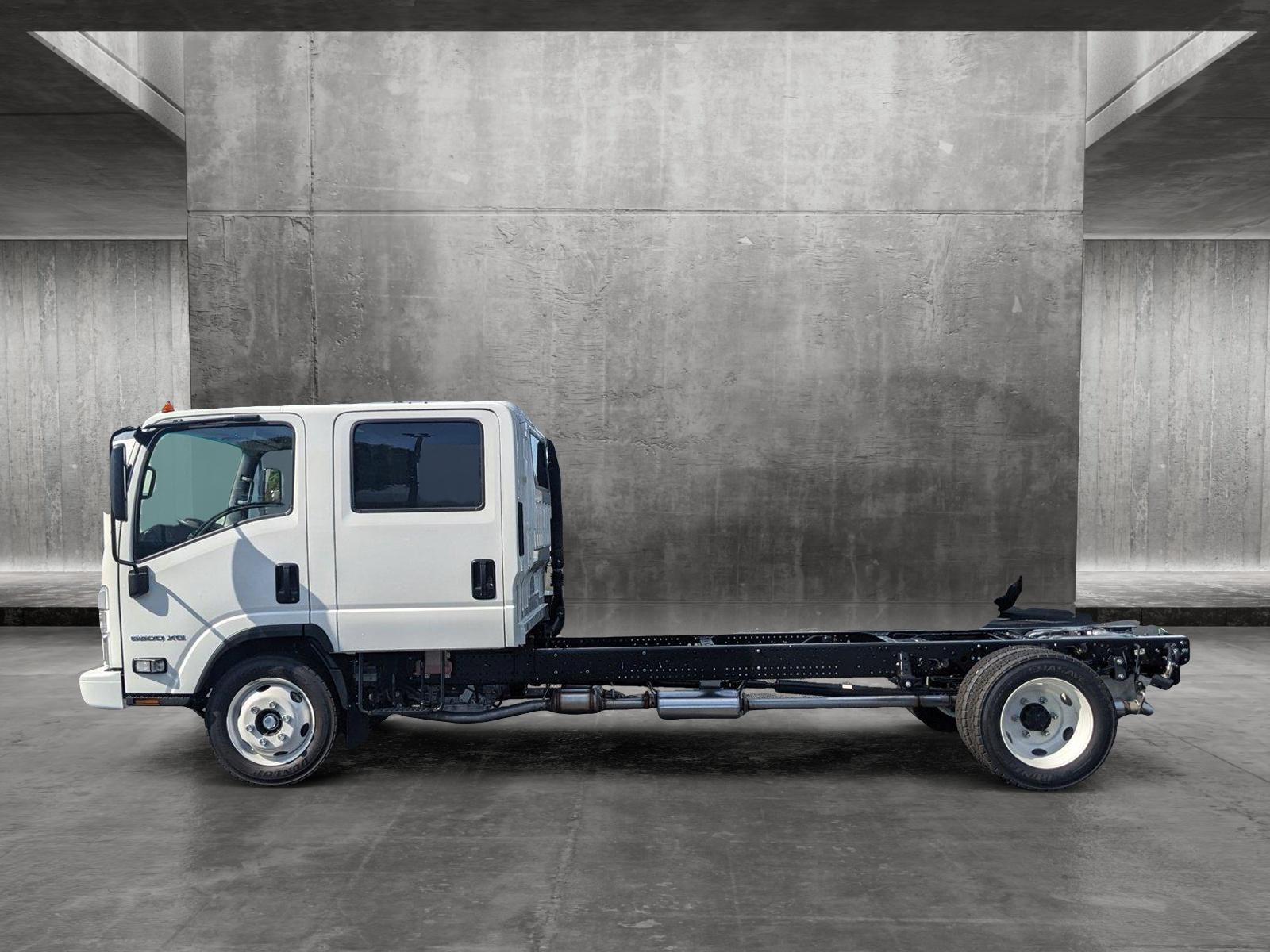 2025 Chevrolet 5500 XG LCF Gas Vehicle Photo in GREENACRES, FL 33463-3207