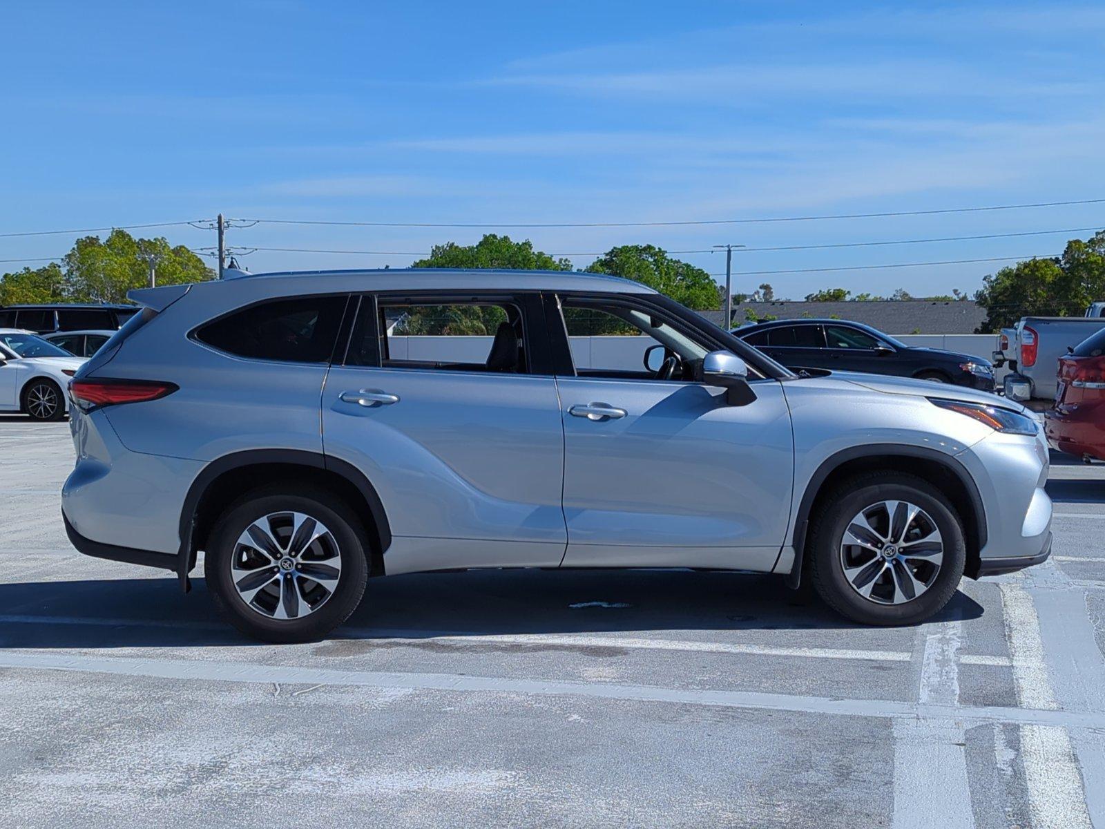 2021 Toyota Highlander Vehicle Photo in Ft. Myers, FL 33907