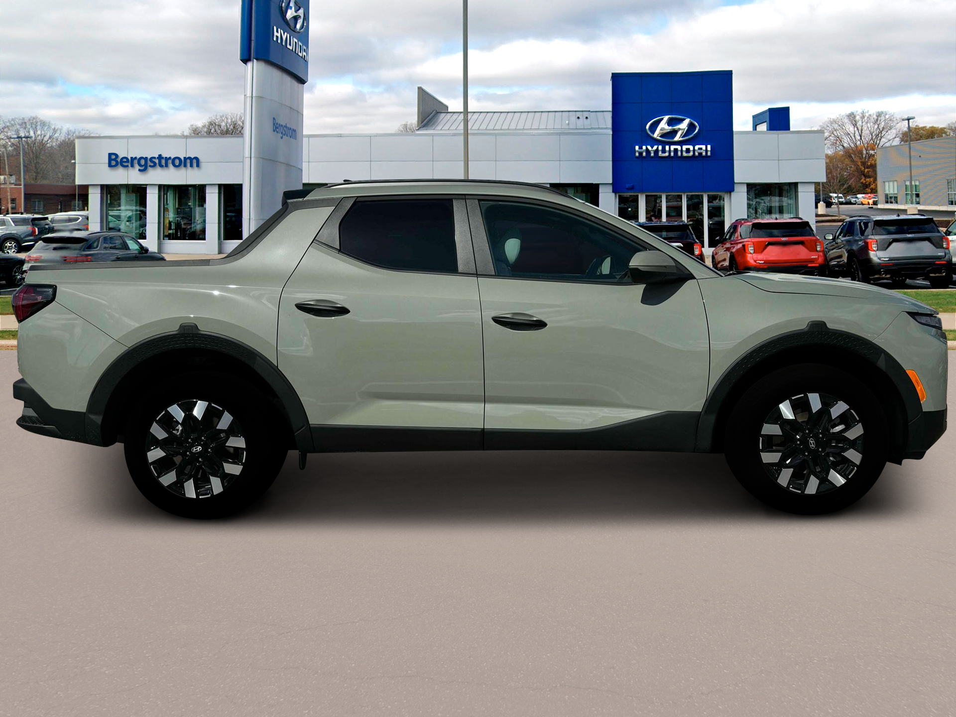 2025 Hyundai SANTA CRUZ Vehicle Photo in Green Bay, WI 54304