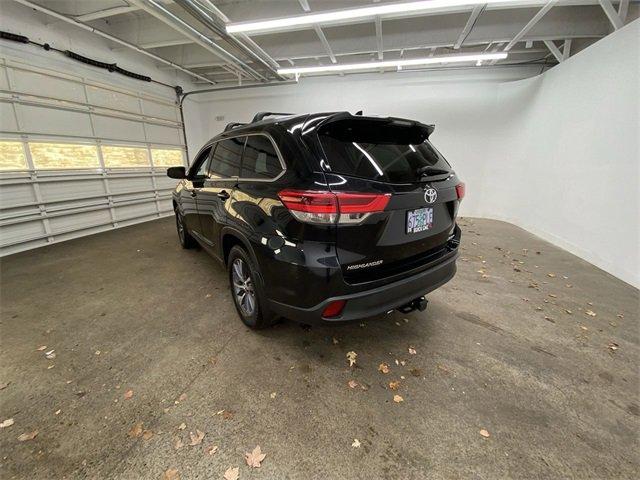 2018 Toyota Highlander Vehicle Photo in PORTLAND, OR 97225-3518