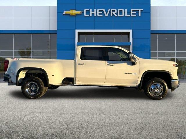 2025 Chevrolet Silverado 3500 HD Vehicle Photo in RIVERSIDE, CA 92504-4106