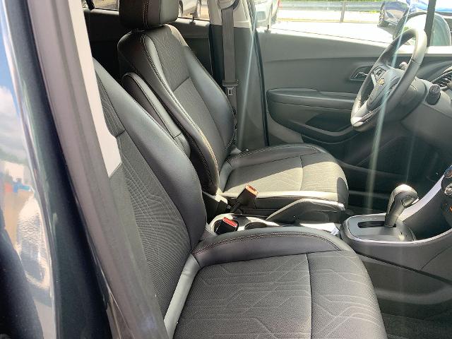 2021 Chevrolet Trax Vehicle Photo in MOON TOWNSHIP, PA 15108-2571