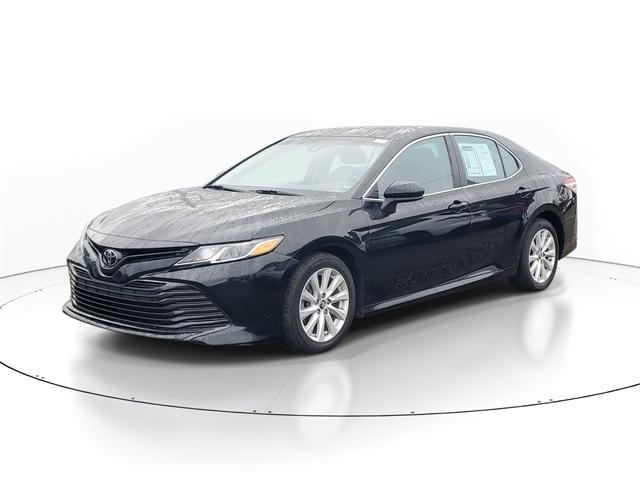 Used 2018 Toyota Camry LE with VIN 4T1B11HK6JU643394 for sale in Grand Blanc, MI