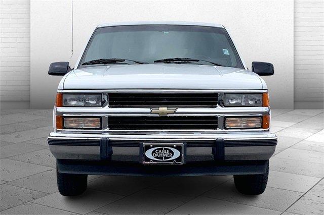 1994 Chevrolet Suburban Vehicle Photo in KANSAS CITY, MO 64114-4502