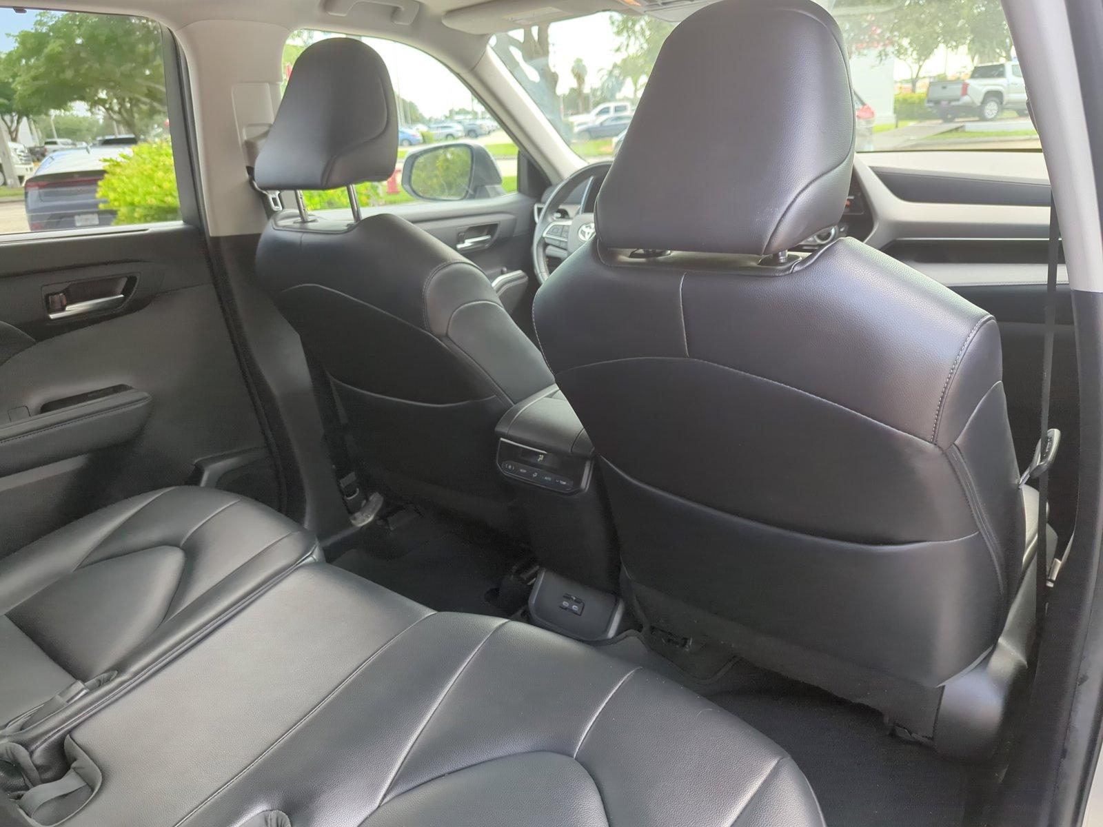 2022 Toyota Highlander Vehicle Photo in Ft. Myers, FL 33907