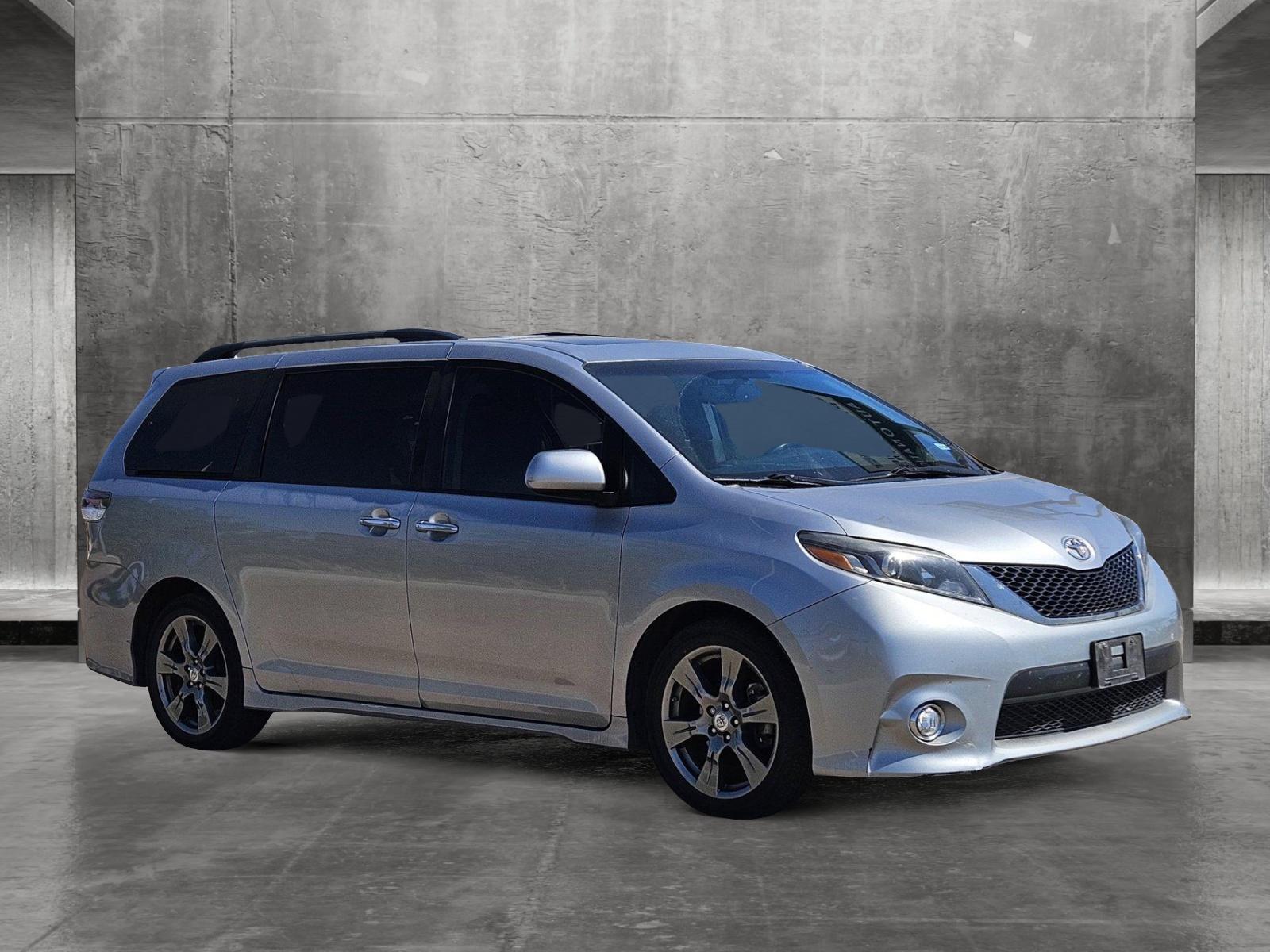 2017 Toyota Sienna Vehicle Photo in AMARILLO, TX 79106-1809