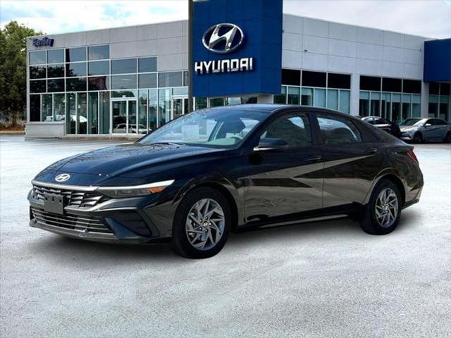 Used 2024 Hyundai Elantra SEL with VIN KMHLM4DG5RU800486 for sale in Florence, AL