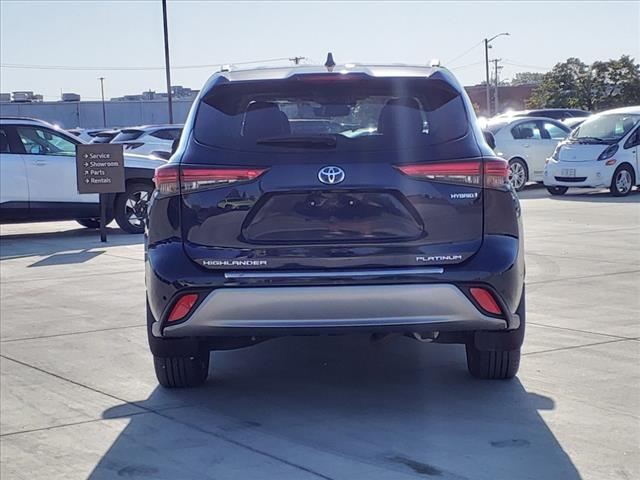 2023 Toyota Highlander Vehicle Photo in Peoria, IL 61615