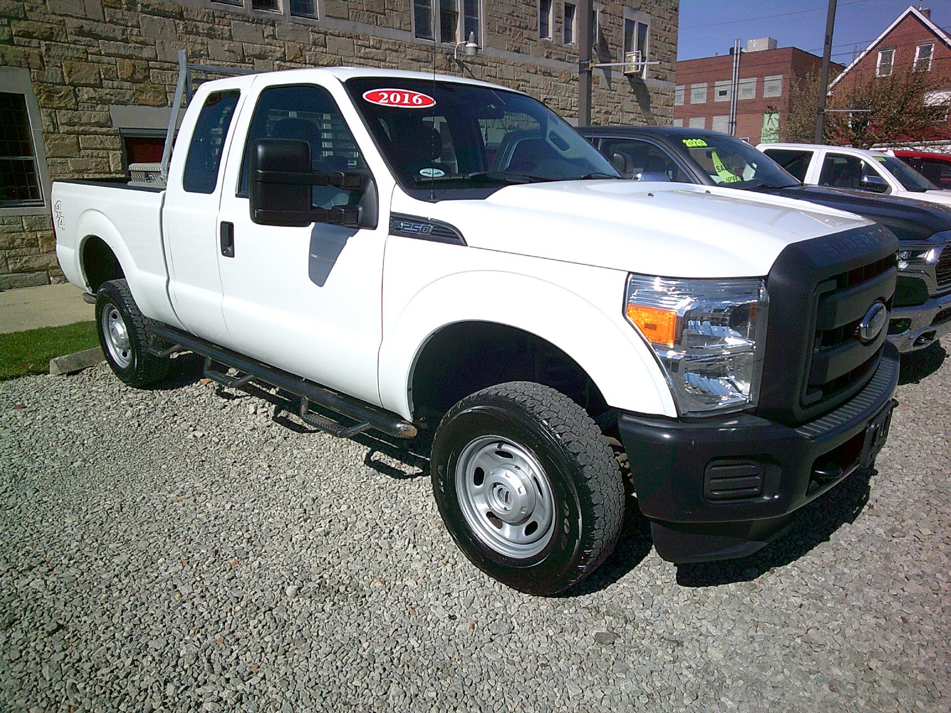 2016 Ford Super Duty F-250 SRW Vehicle Photo in KITTANNING, PA 16201-1536