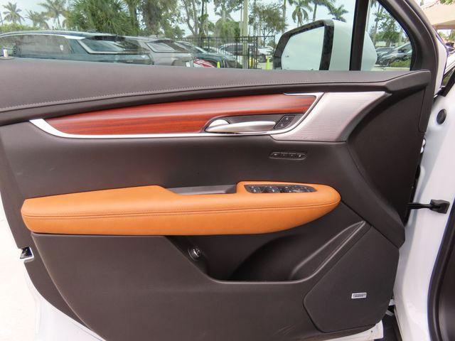 2025 Cadillac XT5 Vehicle Photo in DELRAY BEACH, FL 33483-3294