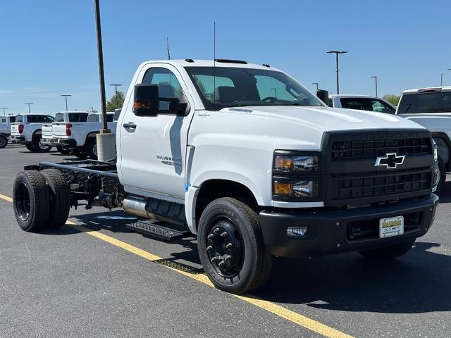 2023 Chevrolet Silverado Chassis Cab Vehicle Photo in COLUMBIA, MO 65203-3903