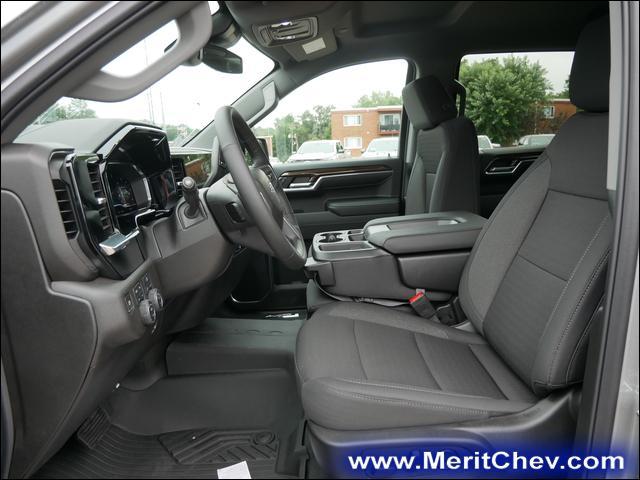 2024 Chevrolet Silverado 1500 Vehicle Photo in MAPLEWOOD, MN 55119-4794