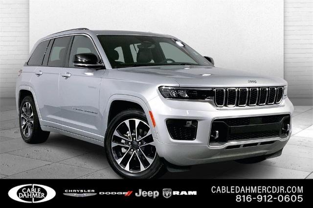 2023 Jeep Grand Cherokee Vehicle Photo in Kansas City, MO 64114