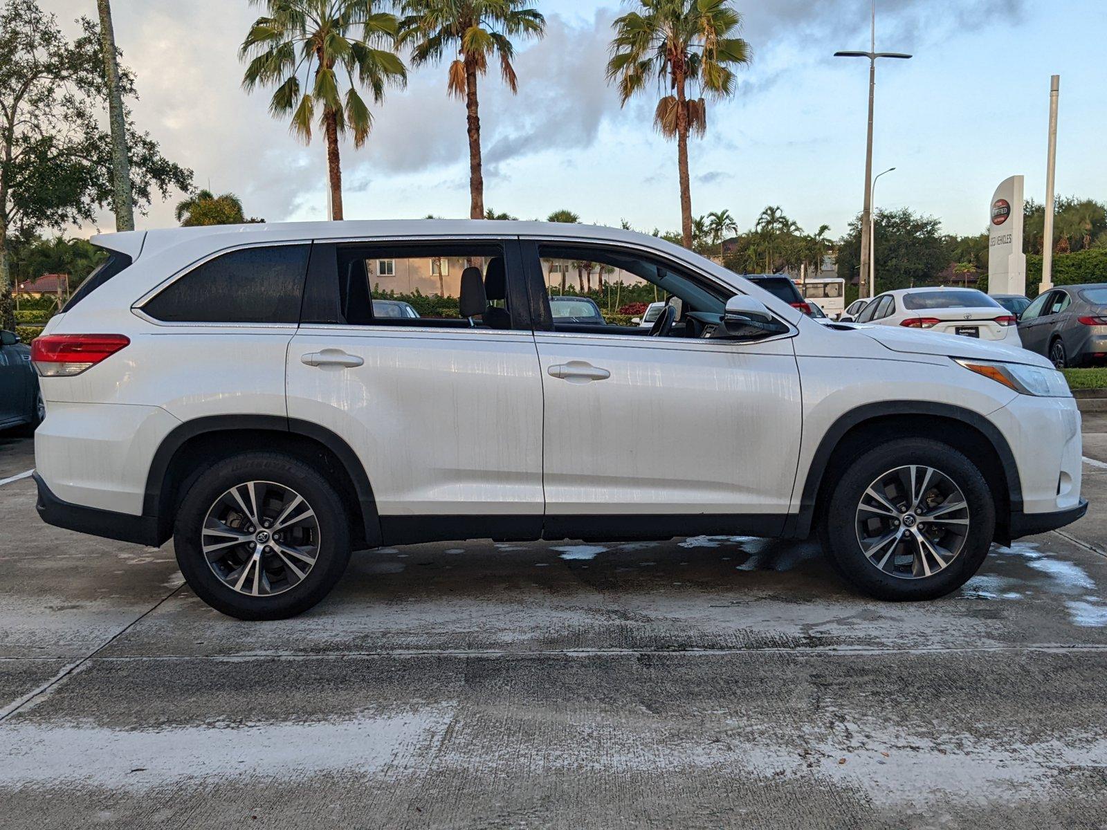 2019 Toyota Highlander Vehicle Photo in Davie, FL 33331