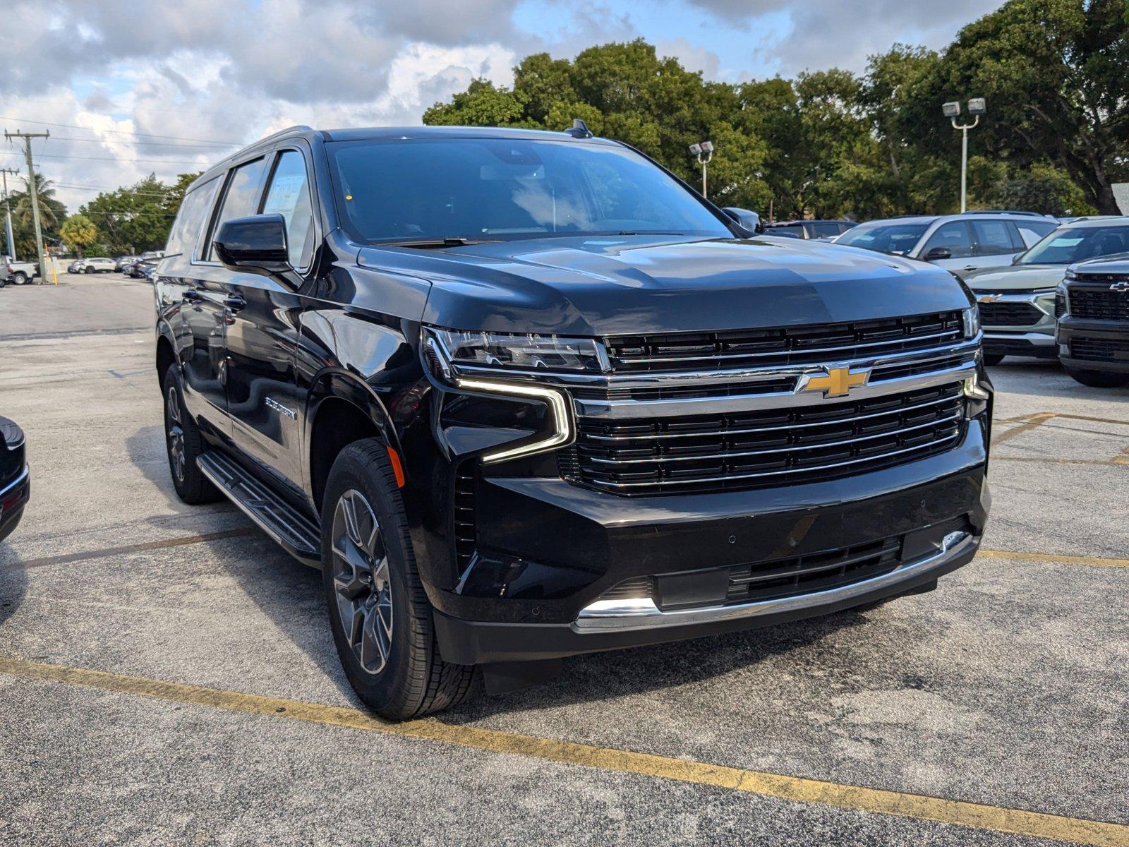 2024 Chevrolet Suburban Vehicle Photo in GREENACRES, FL 33463-3207