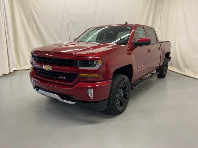 Used 2018 Chevrolet Silverado 1500 LT with VIN 3GCUKREC6JG393860 for sale in Fremont, MI