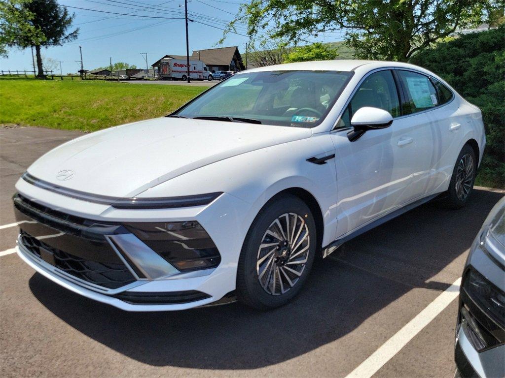 2024 Hyundai SONATA Hybrid Vehicle Photo in Muncy, PA 17756