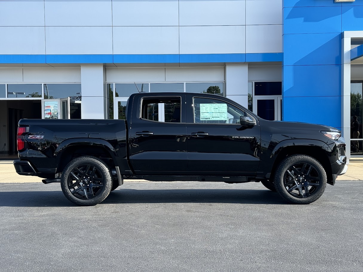 2024 Chevrolet Colorado Vehicle Photo in BOONVILLE, IN 47601-9633