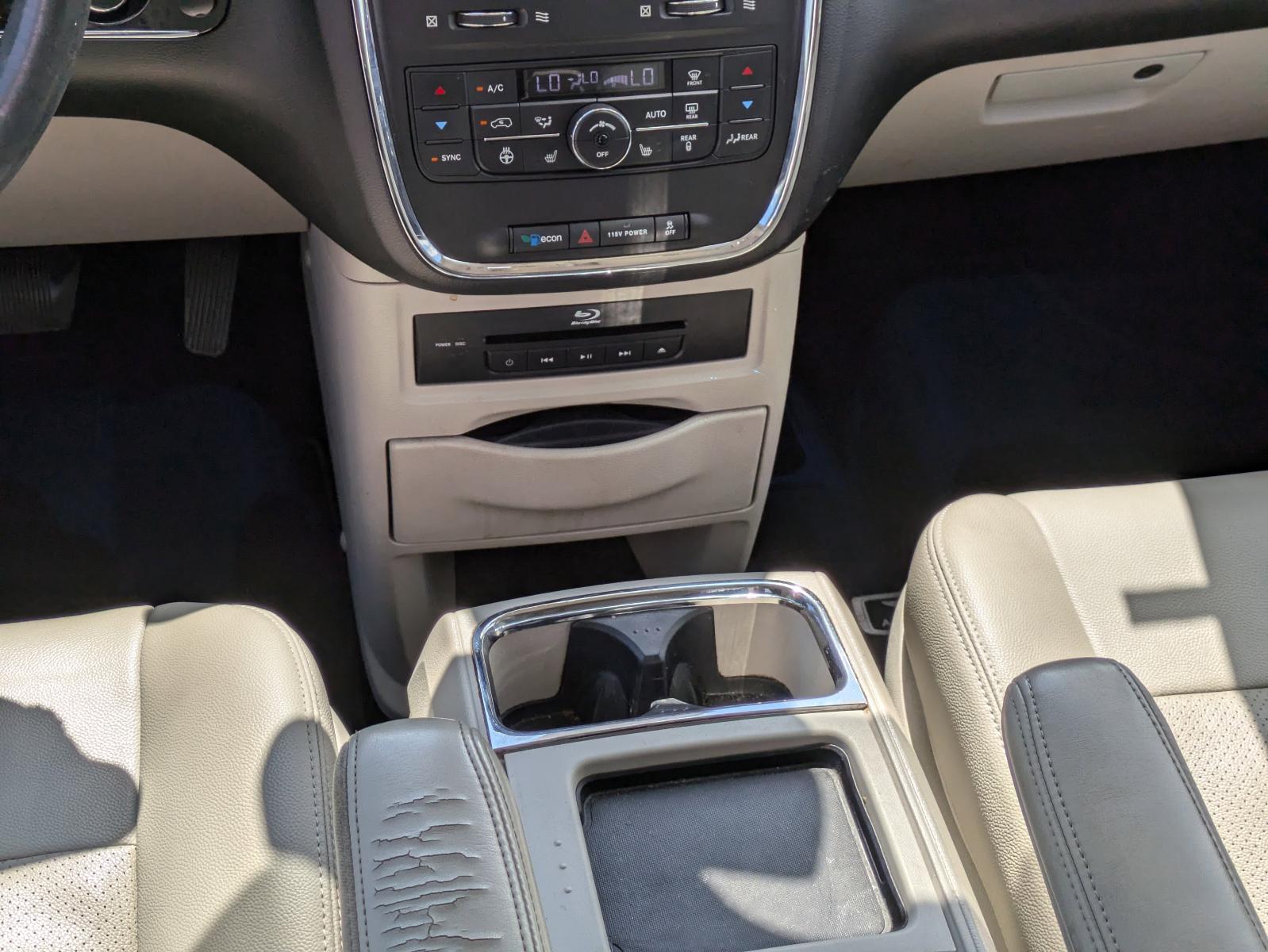 2016 Chrysler Town & Country Vehicle Photo in Seguin, TX 78155