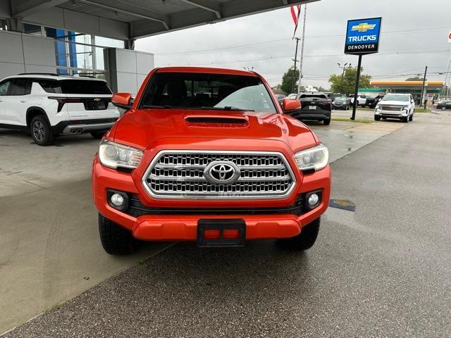 Used 2016 Toyota Tacoma SR5 with VIN 5TFDZ5BN5GX006410 for sale in Holland, MI